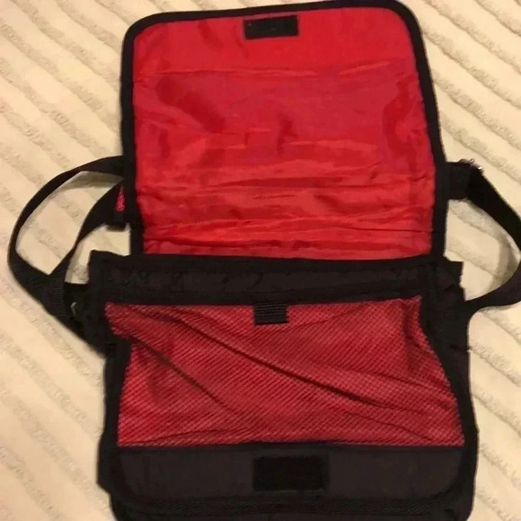 Urban Trek Cool Gear crossbody bag - Picture 9 of 11